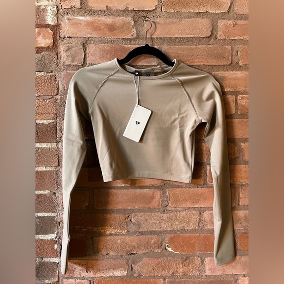 Workout Long-sleeve Crop Top - Picture 1 of 2